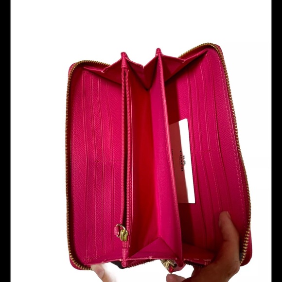 Coach Zip Wallet Fuschia CLEAN comes with card - Picture 4 of 4